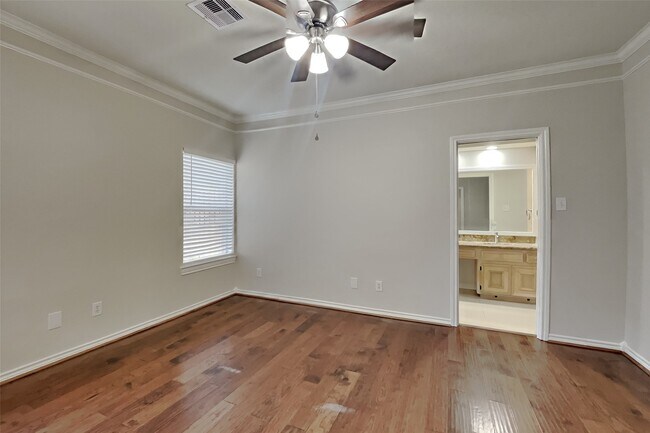 Building Photo - 20123 Sunny Shores Dr