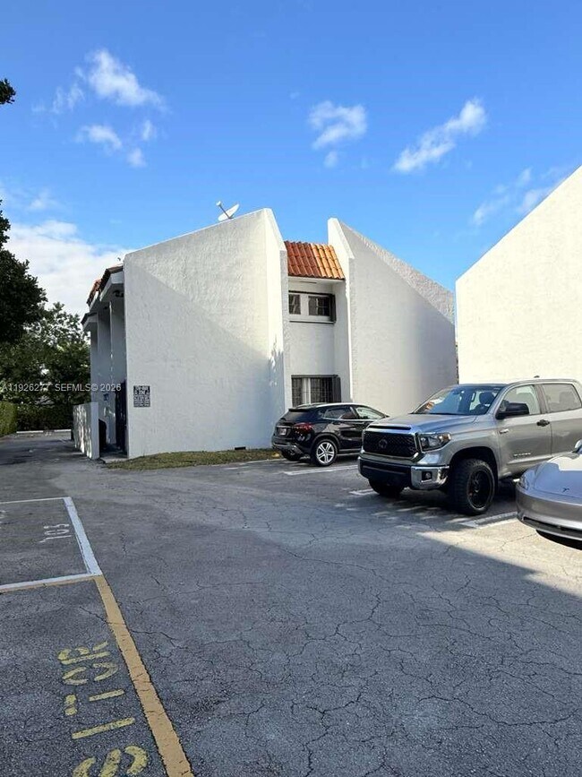 Building Photo - 1990 Brickell Ave