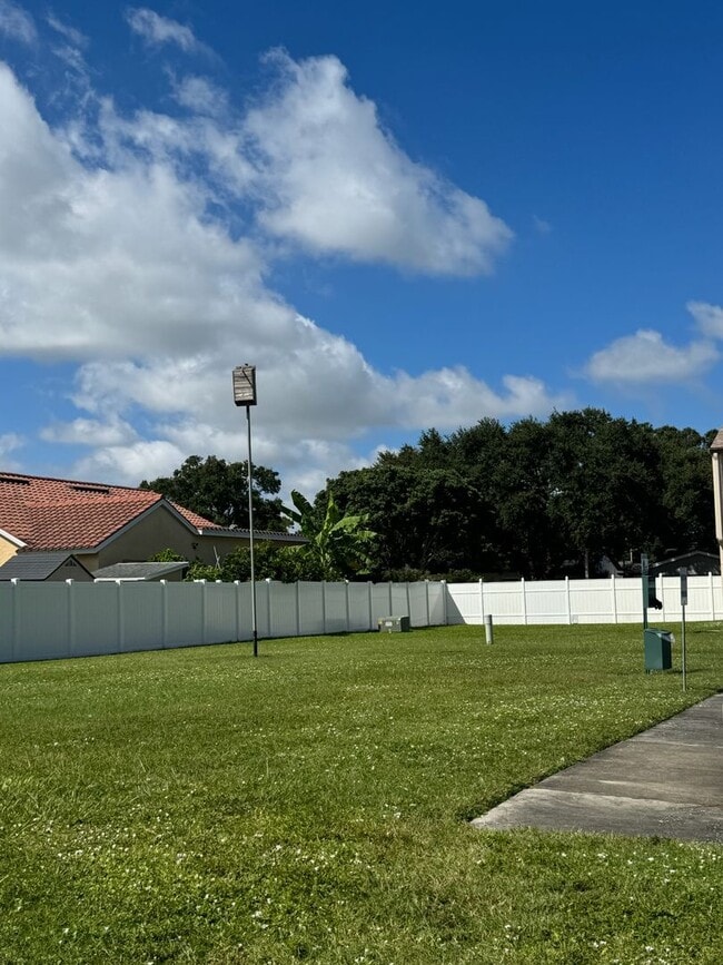 Building Photo - Beautifully Renovated 2-Bedroom, 1.5-Bathroom Townhouse in North St. Petersburg