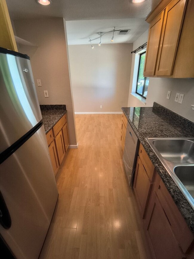 Building Photo - 1BED/1BATH Condo Located in a Quiet Area of Downtown Concord, Ca!!
