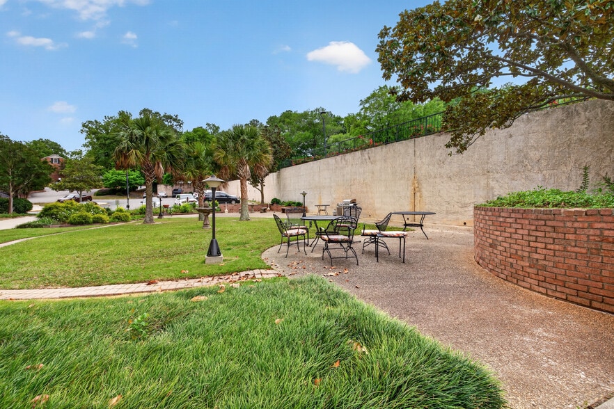 Building Photo - 1825 Saint Julian Pl