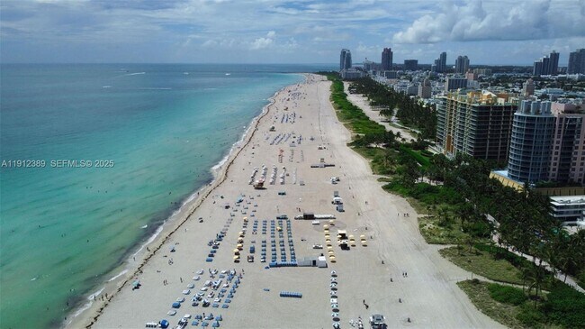 Building Photo - 1621 Collins Ave