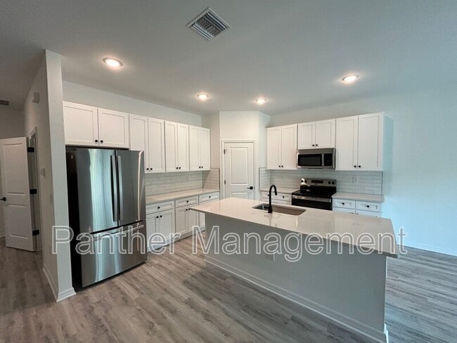 Building Photo - 2105 Redmond St