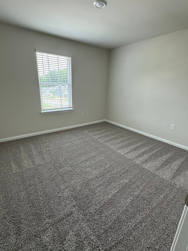 Building Photo - 15 Warwick Ct