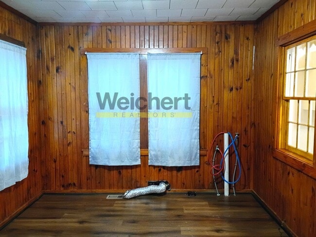 Building Photo - Charming 2BR/1BA Home with Spacious Backyard