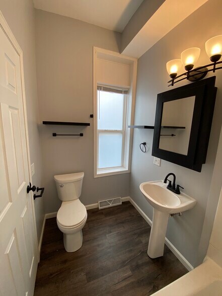 Building Photo - 44 N Main St