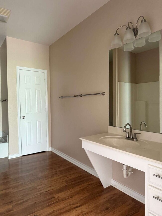 Building Photo - 455 Country Trail