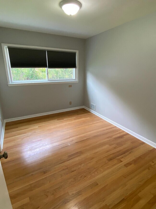 Building Photo - 1510 Woodland Dr