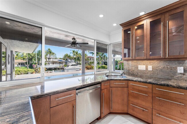 Building Photo - 2443 NE 26th St