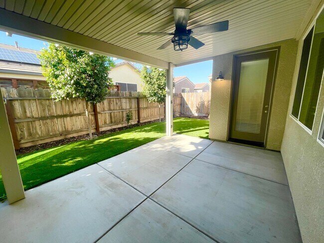 Building Photo - $2,195 Ashlan & Leonard 3 bed Home, Clovis...