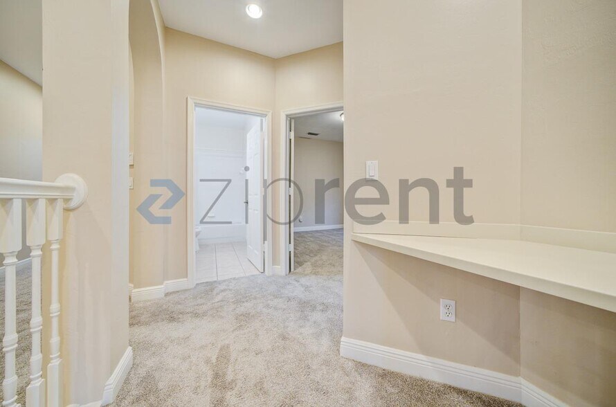 Building Photo - 5111 W Hyde Park Ct