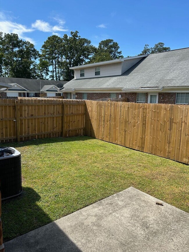 Building Photo - Mohawk Trail Townhomes-Southside Savannah