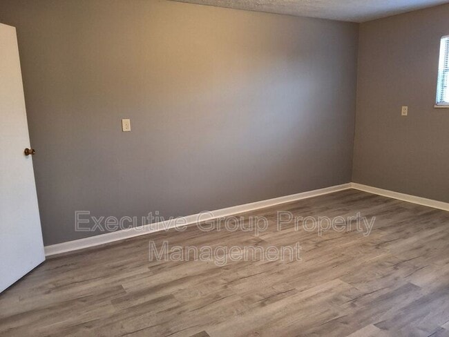 Building Photo - 345 Elmwood Dr