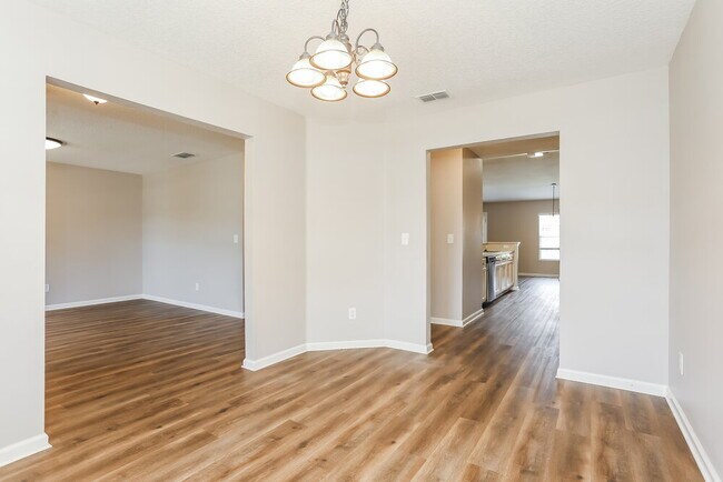 Building Photo - 2861 Taylor Hill Dr
