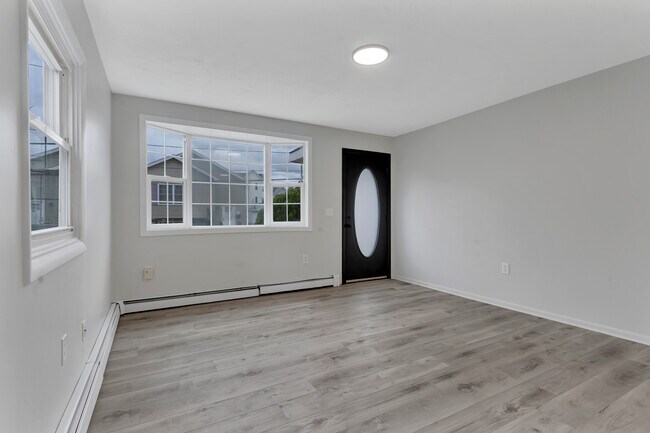 Building Photo - 105 Roosevelt St