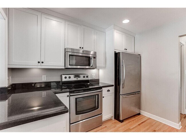 Building Photo - 1517 W 53rd St