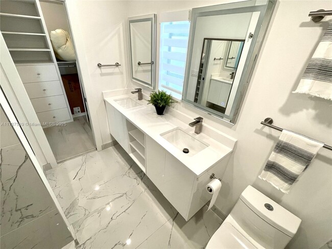 Building Photo - 2424 Tortugas Ln