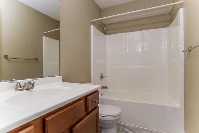 Building Photo - 13060 NW Oakview Dr