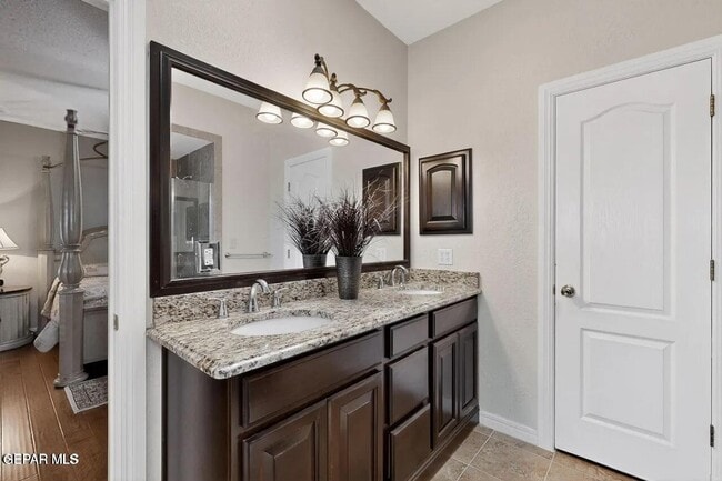 Building Photo - 6909 Desert Canyon Dr