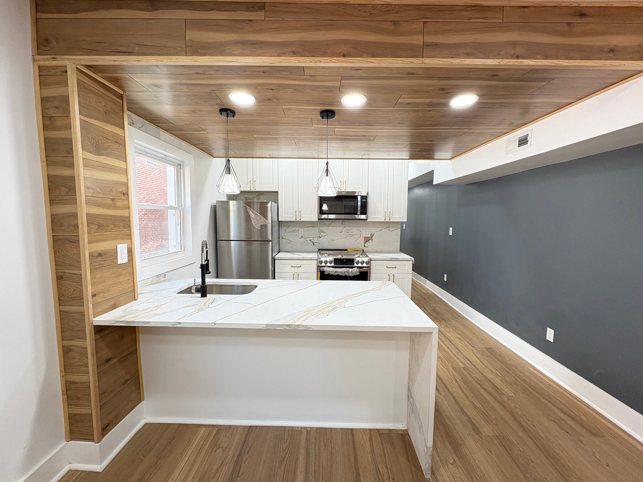 Building Photo - 5834 Phillips Ave