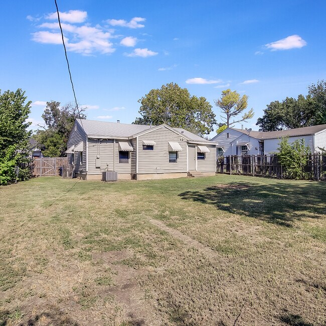 Building Photo - 5317 Stanley Ave
