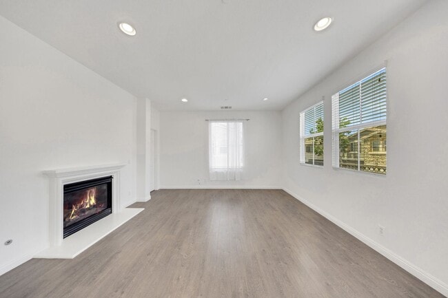 Building Photo - 6287 Ancora Ln