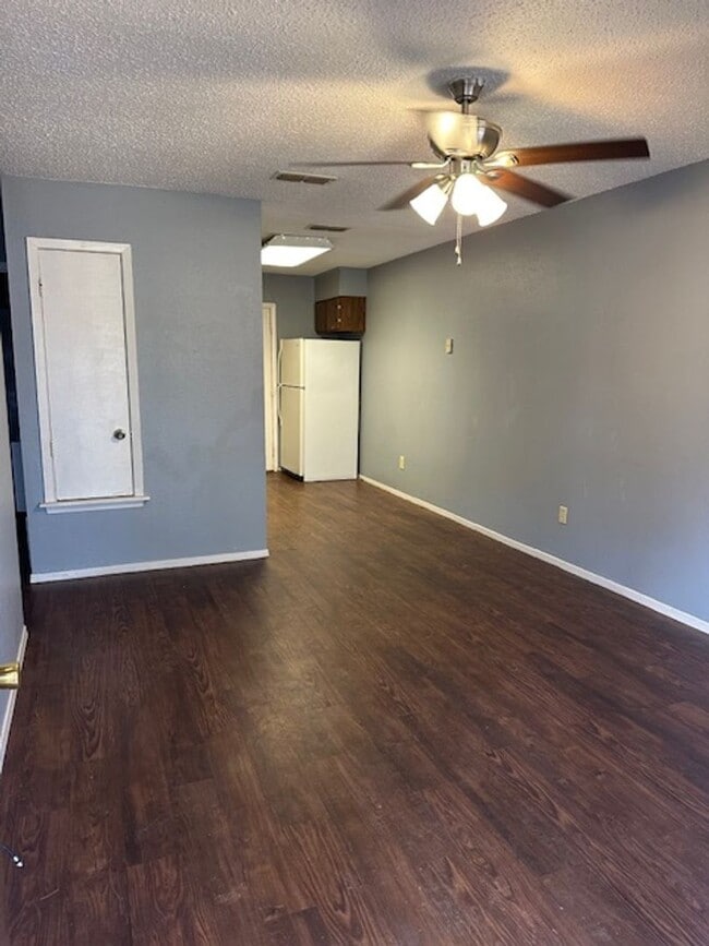 Building Photo - 406 Kearley Dr