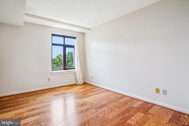 Building Photo - 2400 Clarendon Blvd