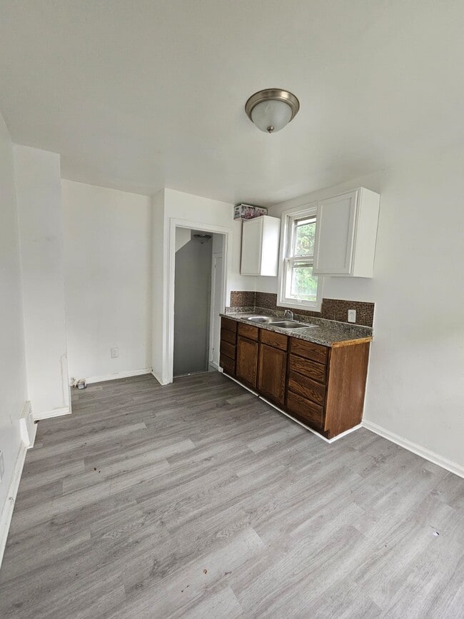 Building Photo - 12150 Wayburn St