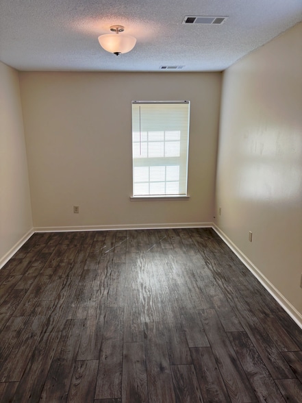 Building Photo - 212 Samaritan Dr