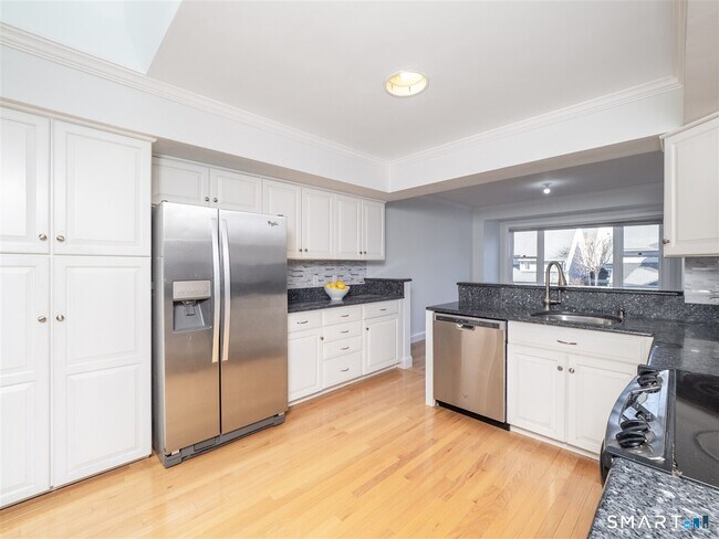 Building Photo - 36 Wilton Crst