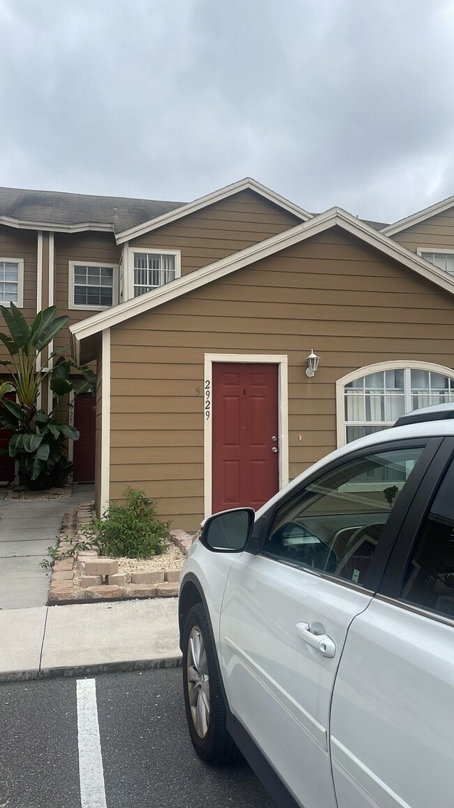 Building Photo - 2929 Fan Palm Dr