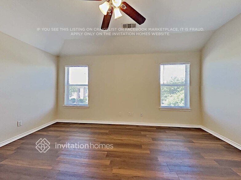Building Photo - 3900 Rochester Dr