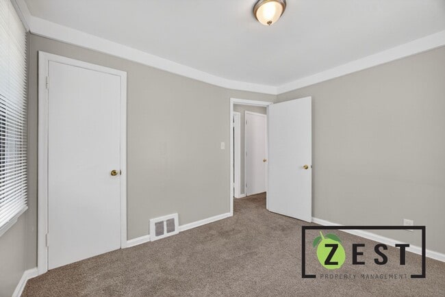 Building Photo - Affordable 3 BED 1 BATH Bungalow Home!