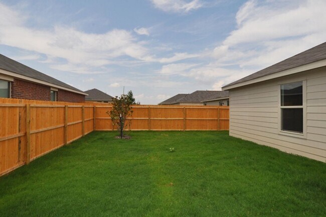Building Photo - AVAILABLE NOW - Like-New 2024 Lennar Home in Amenity-Rich Community | 3 Bedrooms, Granite Counter...