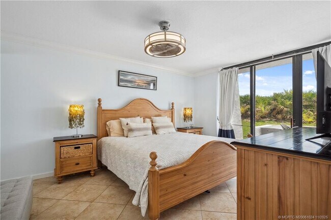 Building Photo - 10680 S Ocean Dr