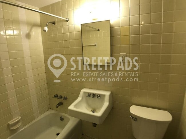 Building Photo - bedroom in Boston MA 02134