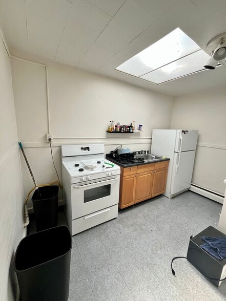 Building Photo - 1551 Hertel Ave