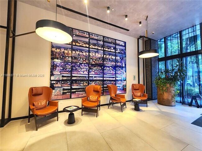 Building Photo - 121 NE 34th St