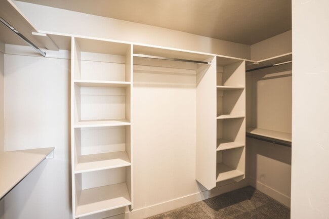 Building Photo - MODERN 4 BED 3 BATH TOWNHOME IN SUGAR CITY