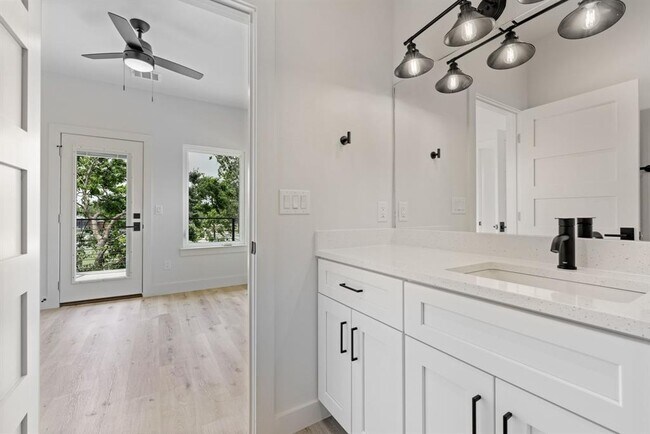Building Photo - 8507 Hathaway Dr