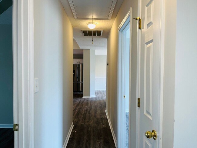 Building Photo - Northgate district! 4 bed/2.5 full bath, newly renovated, large lot, approx 2500 sqft, 2 car gara...