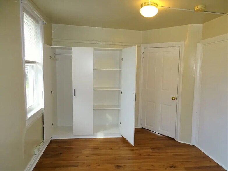 Building Photo - 145 E Main St