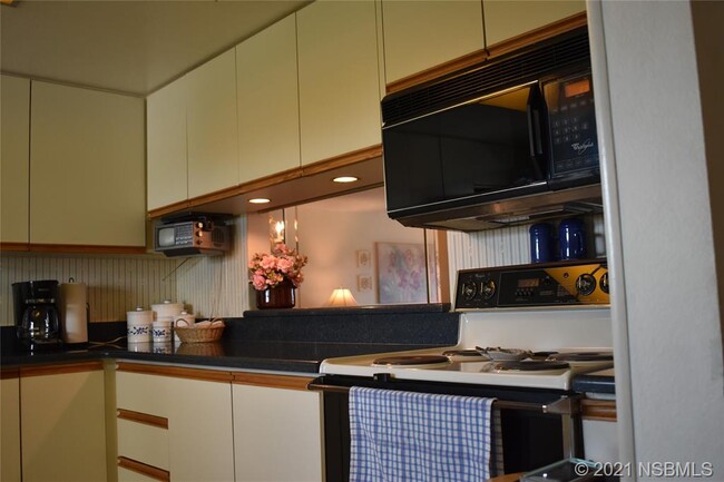 Building Photo - 325 N Causeway-