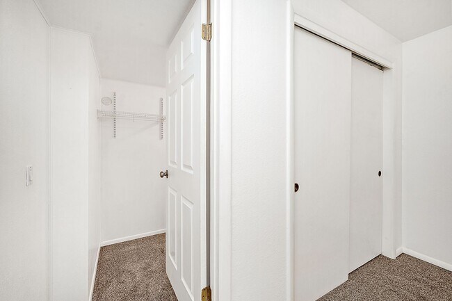 Building Photo - Super Cute North End Place with Garage and Backyard!