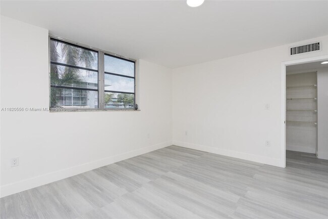 Building Photo - 3600 NE 170th St