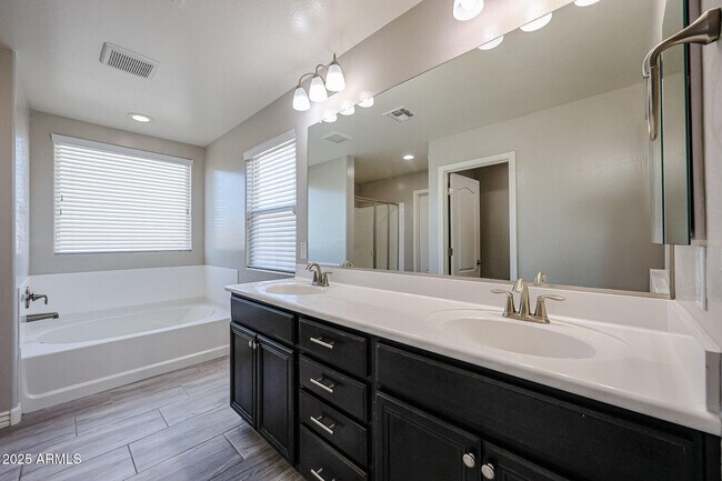 Building Photo - 2736 E Mews Rd