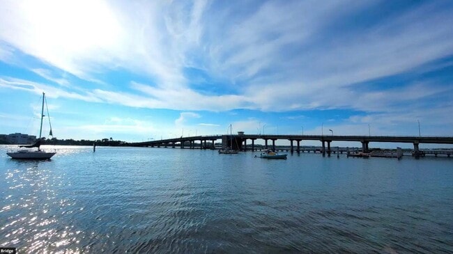 Building Photo - 1009 S Federal Hwy