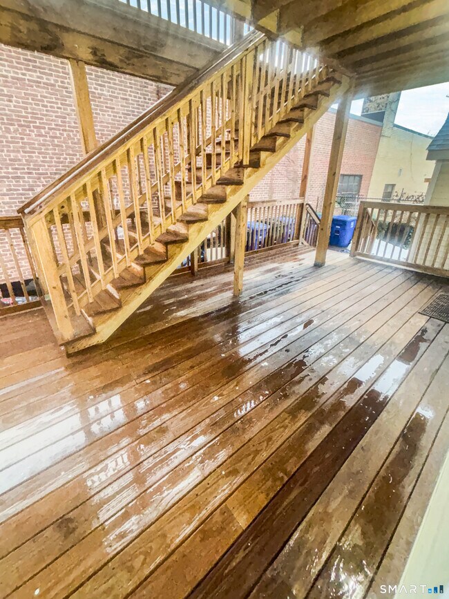 Building Photo - 1042 Iranistan Ave