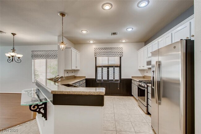 Building Photo - 5389 Progresso St